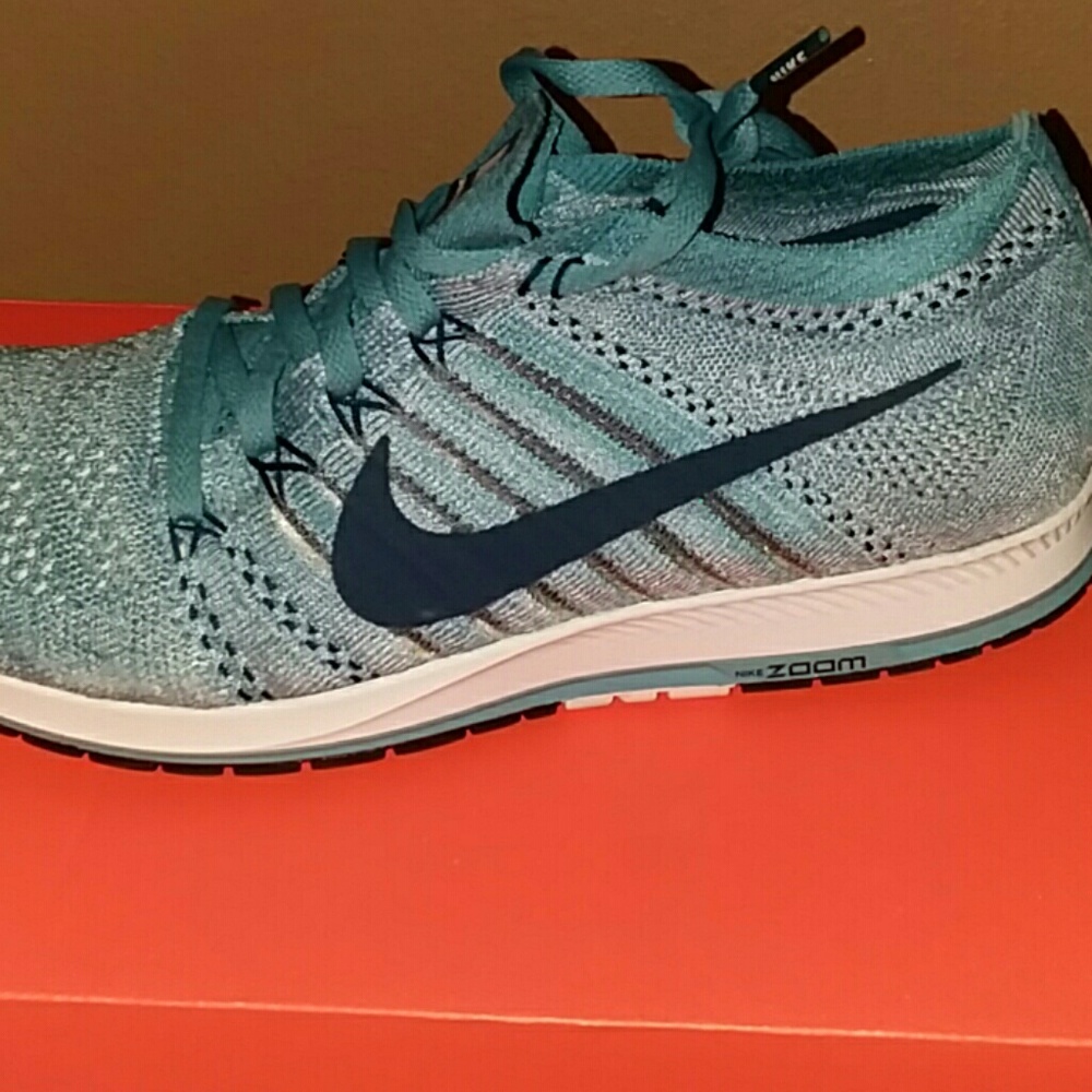 Nike - Picture 4 of 6